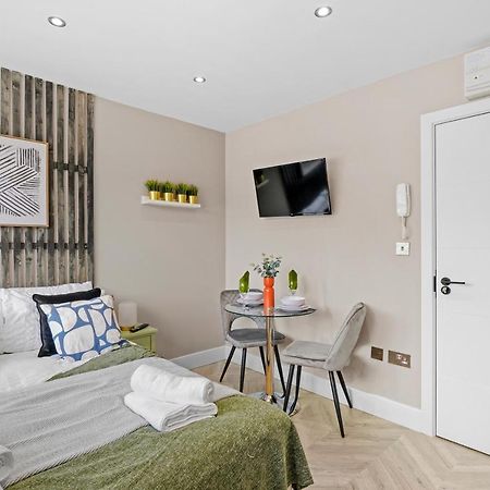 Boutique Heathrow Studio'S - Parking - Garden Appartement Harmondsworth Buitenkant foto