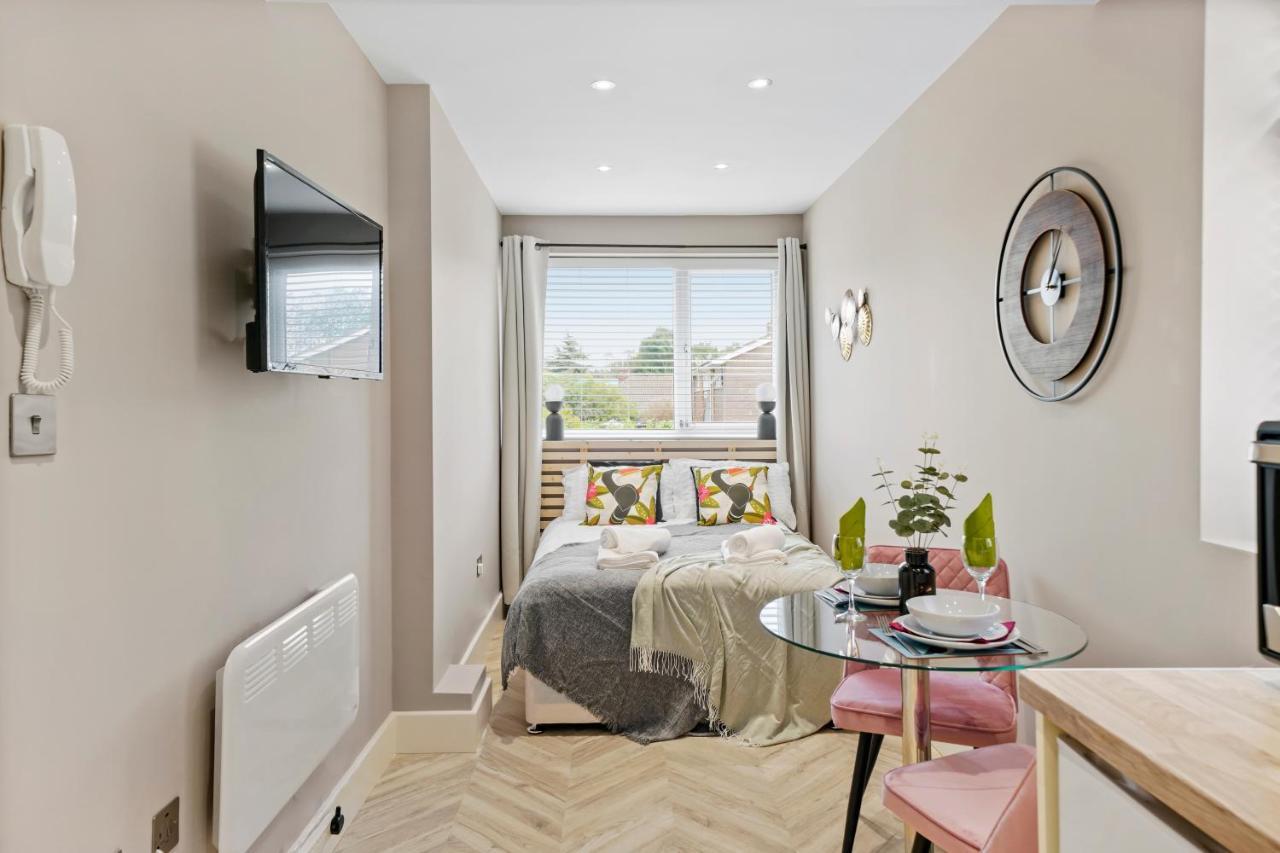 Boutique Heathrow Studio'S - Parking - Garden Appartement Harmondsworth Buitenkant foto