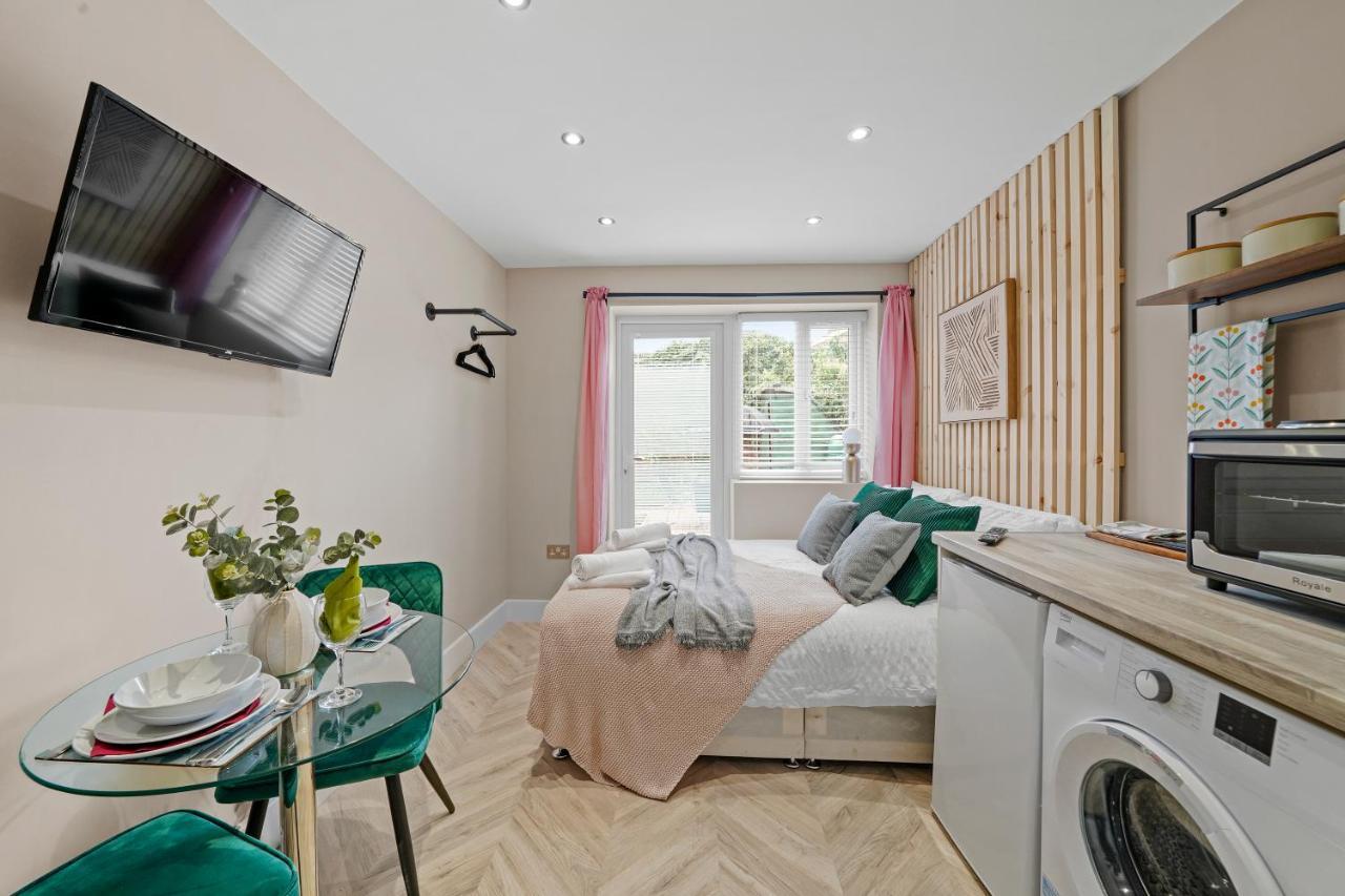 Boutique Heathrow Studio'S - Parking - Garden Appartement Harmondsworth Buitenkant foto