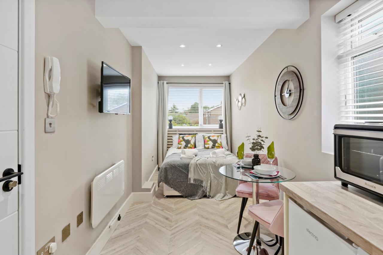 Boutique Heathrow Studio'S - Parking - Garden Appartement Harmondsworth Buitenkant foto