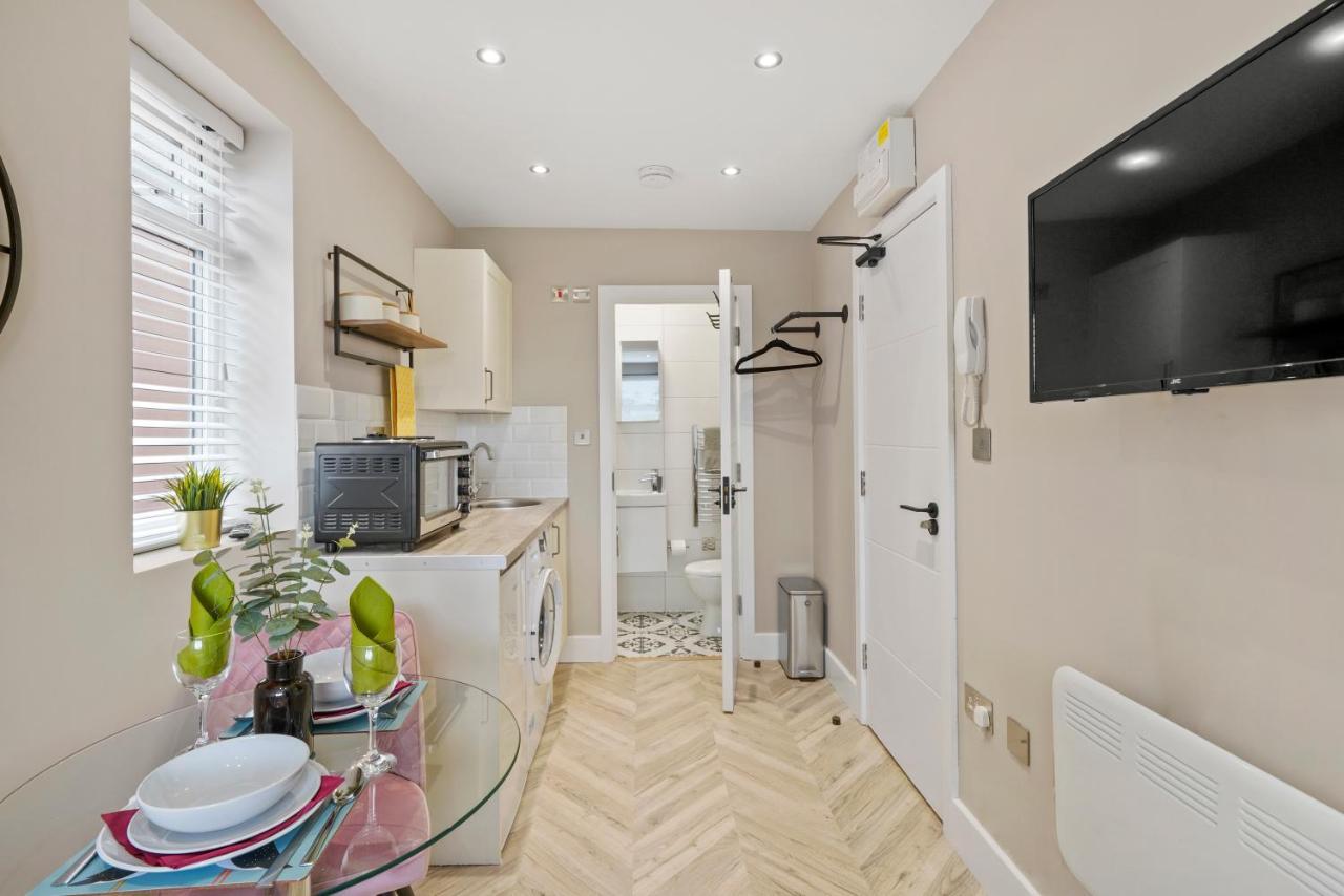 Boutique Heathrow Studio'S - Parking - Garden Appartement Harmondsworth Buitenkant foto