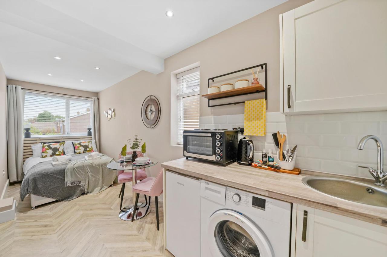 Boutique Heathrow Studio'S - Parking - Garden Appartement Harmondsworth Buitenkant foto