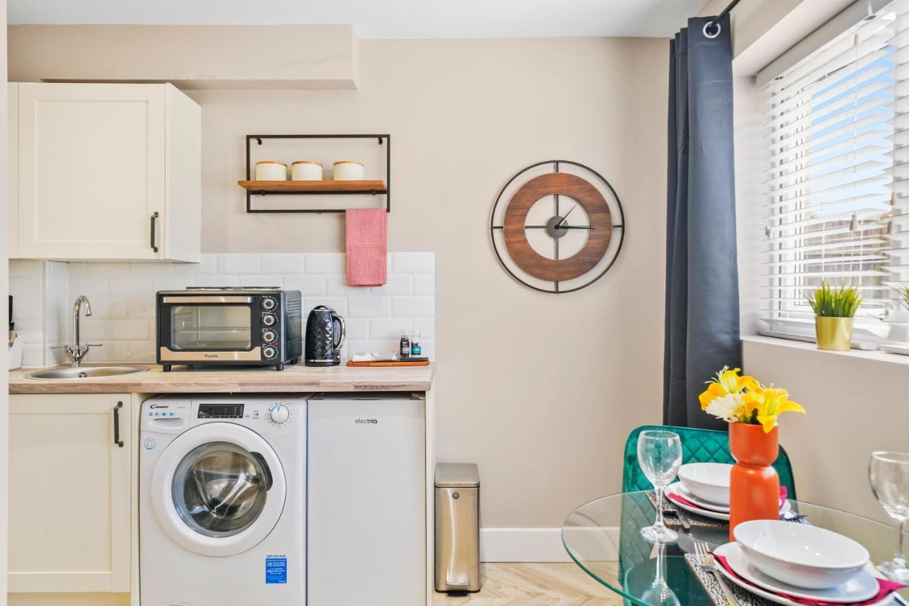 Boutique Heathrow Studio'S - Parking - Garden Appartement Harmondsworth Buitenkant foto
