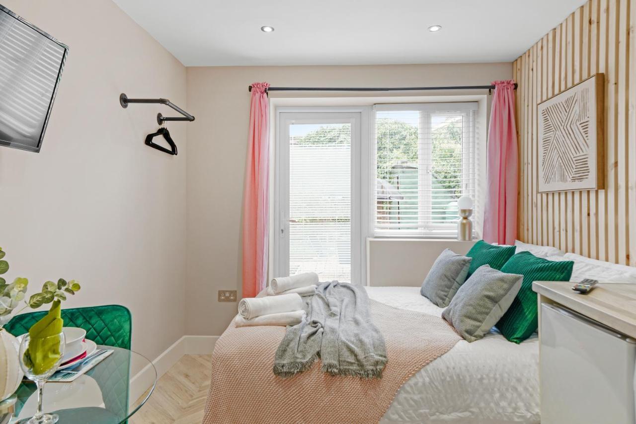Boutique Heathrow Studio'S - Parking - Garden Appartement Harmondsworth Buitenkant foto