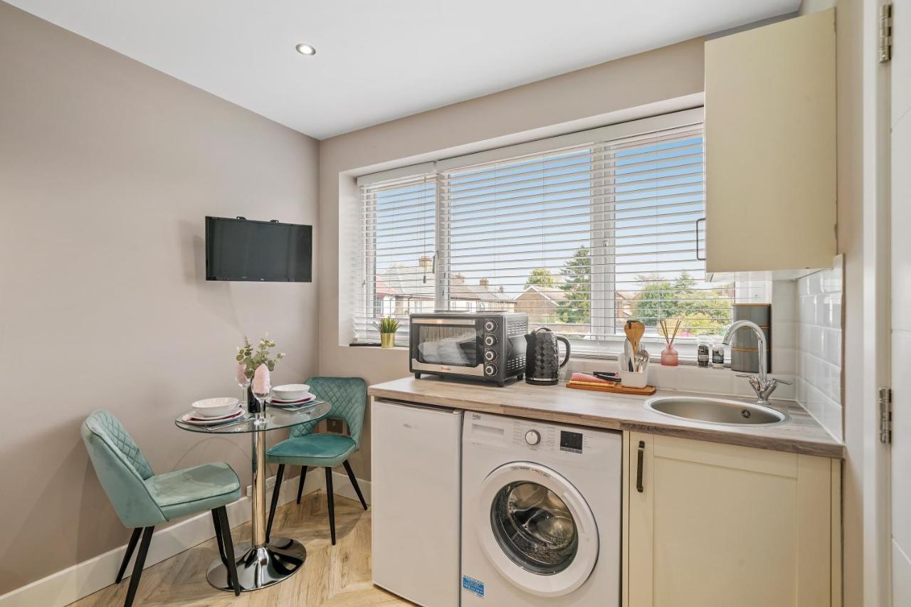 Boutique Heathrow Studio'S - Parking - Garden Appartement Harmondsworth Buitenkant foto