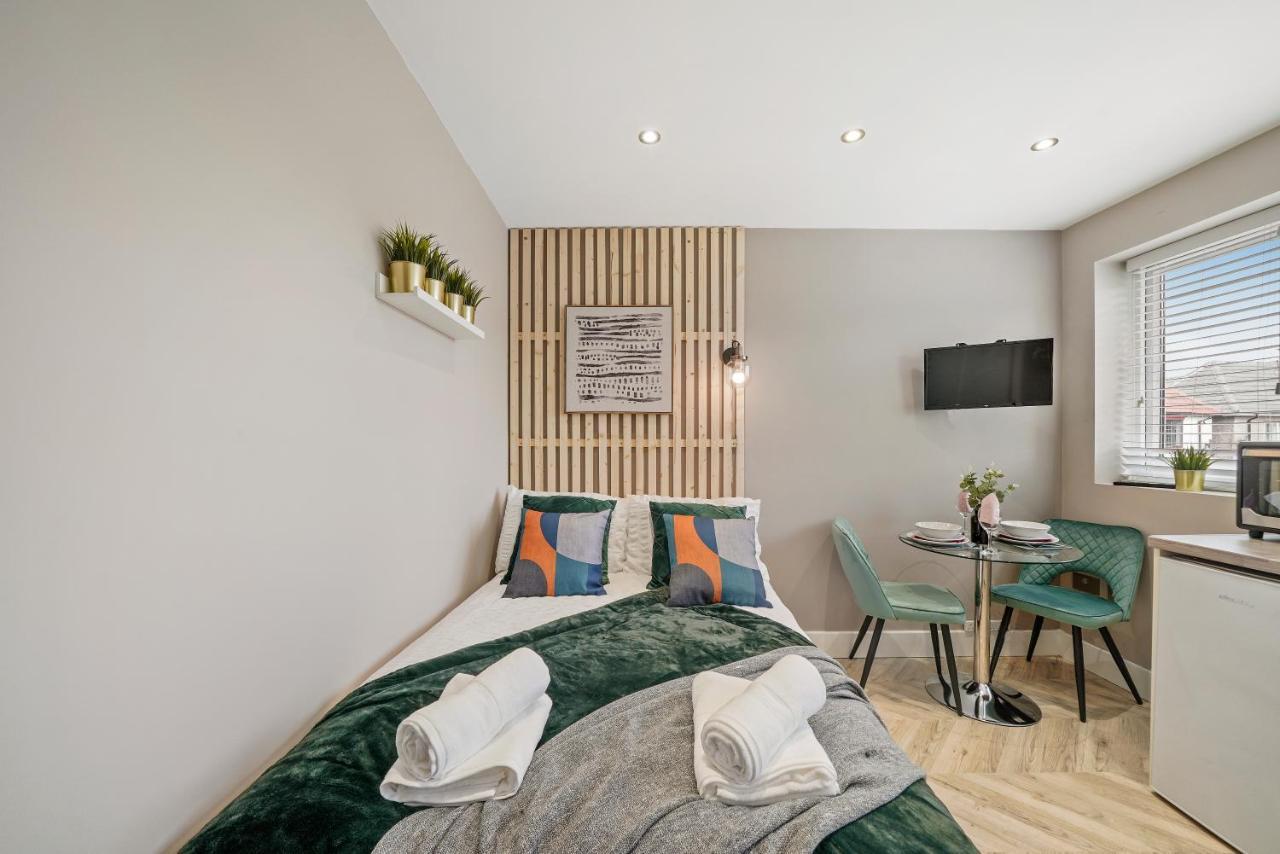 Boutique Heathrow Studio'S - Parking - Garden Appartement Harmondsworth Buitenkant foto