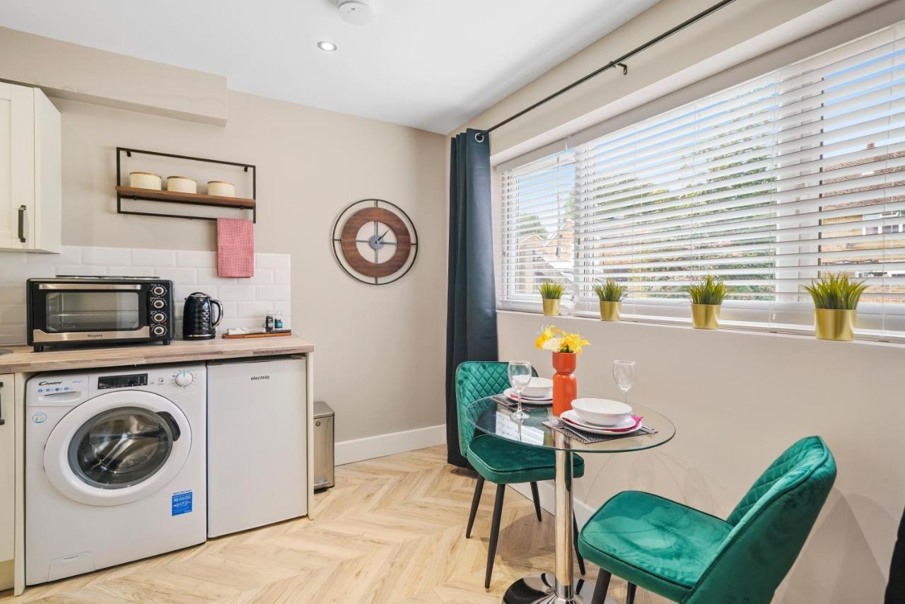Boutique Heathrow Studio'S - Parking - Garden Appartement Harmondsworth Buitenkant foto