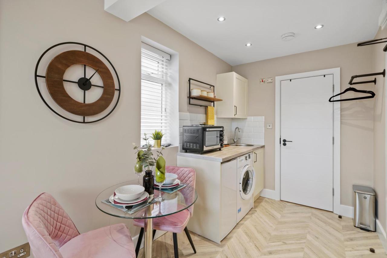Boutique Heathrow Studio'S - Parking - Garden Appartement Harmondsworth Buitenkant foto