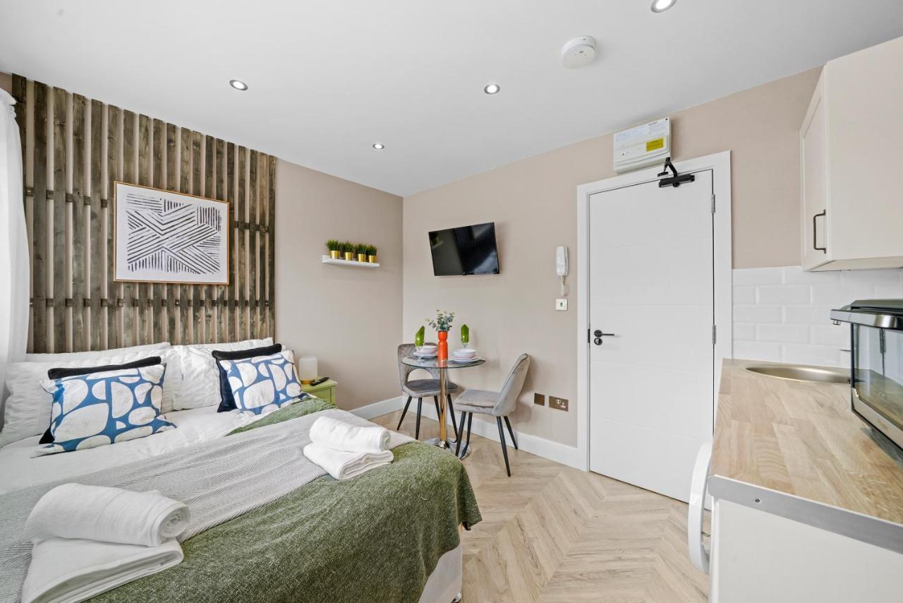 Boutique Heathrow Studio'S - Parking - Garden Appartement Harmondsworth Buitenkant foto