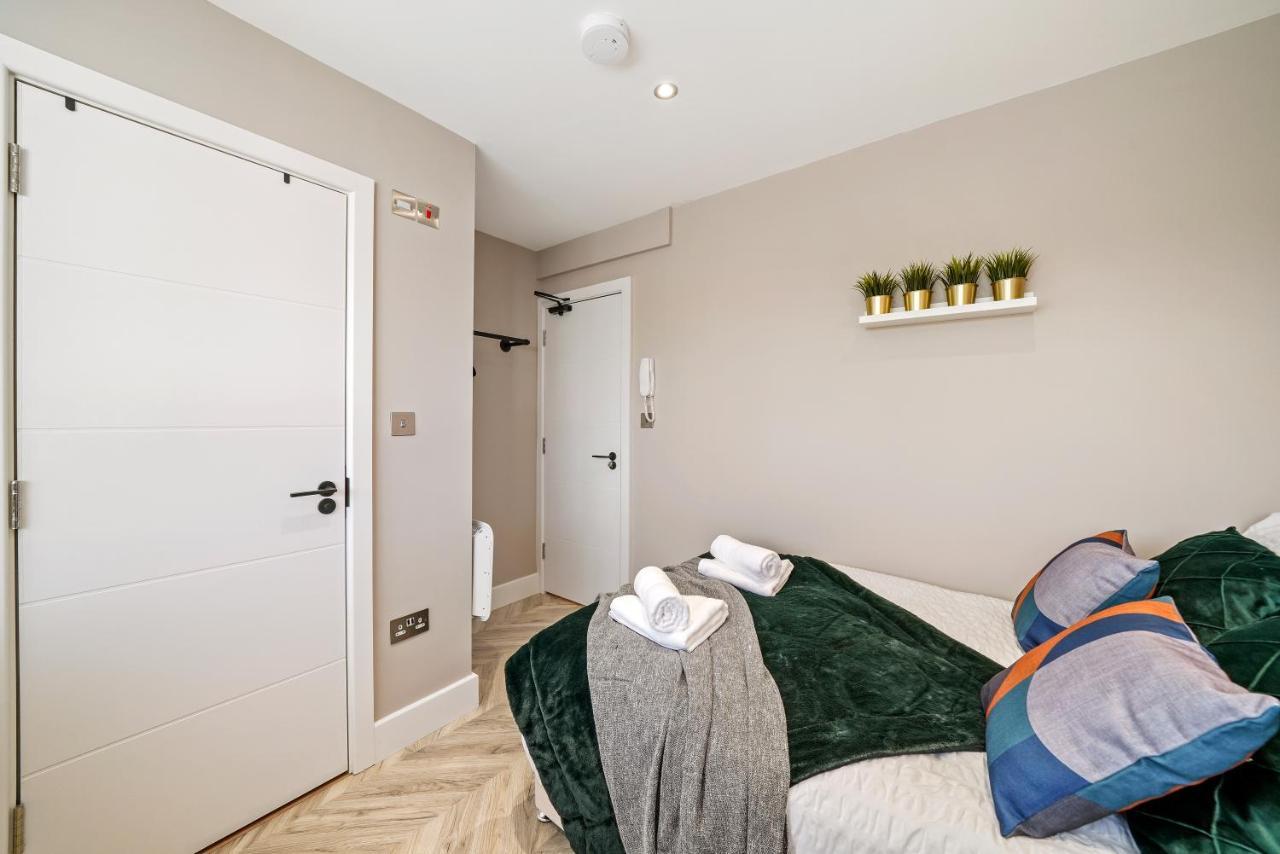 Boutique Heathrow Studio'S - Parking - Garden Appartement Harmondsworth Buitenkant foto