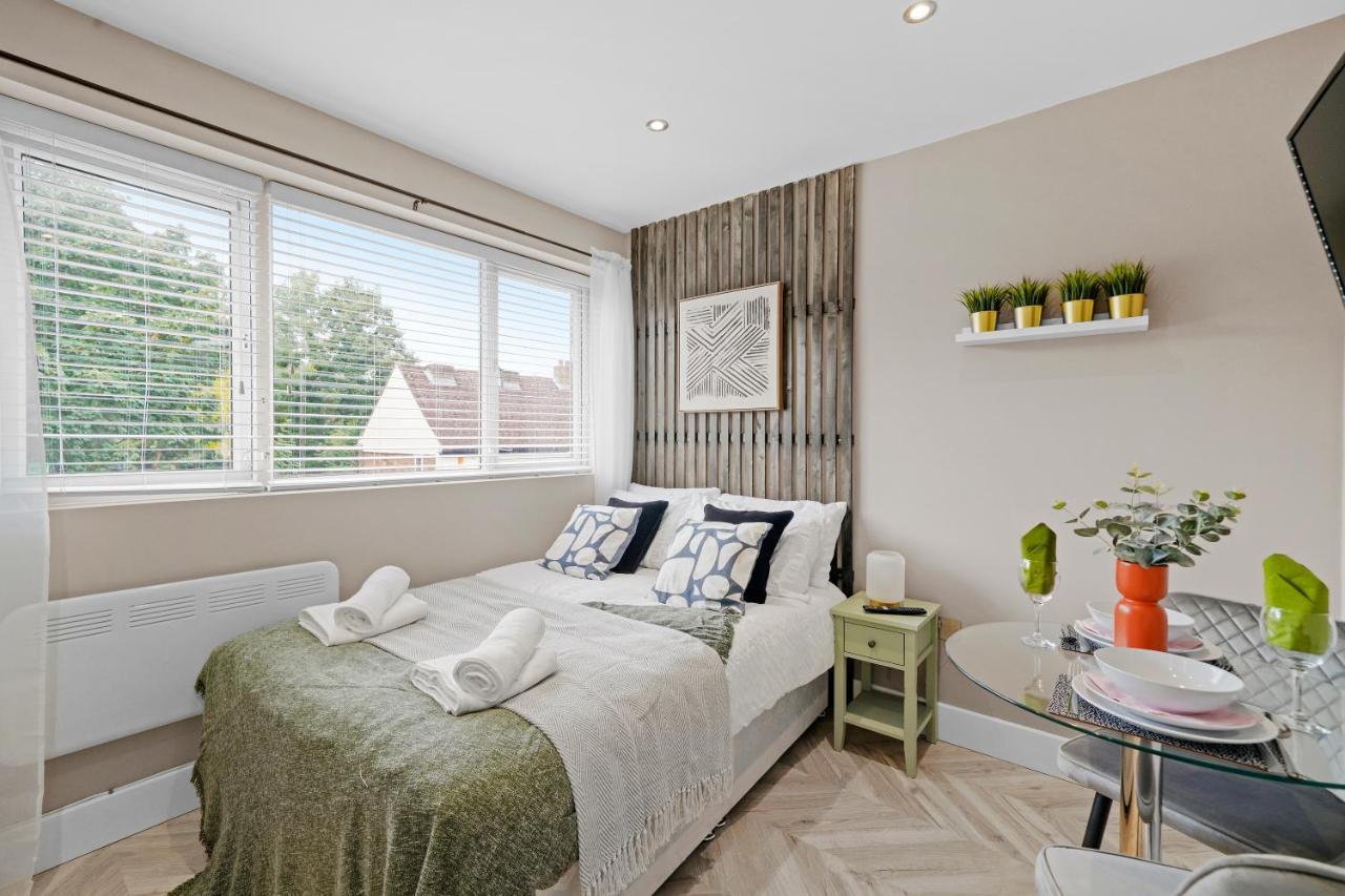 Boutique Heathrow Studio'S - Parking - Garden Appartement Harmondsworth Buitenkant foto