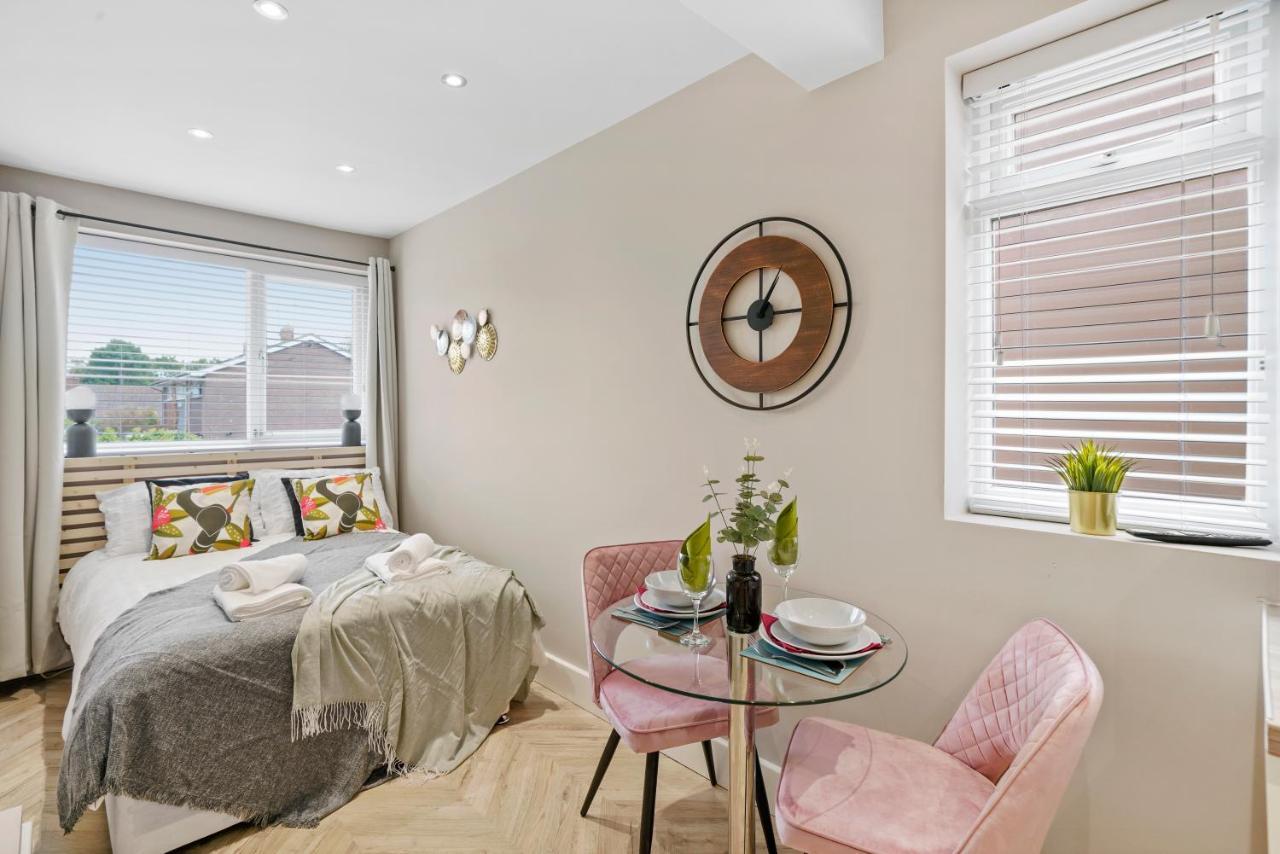 Boutique Heathrow Studio'S - Parking - Garden Appartement Harmondsworth Buitenkant foto